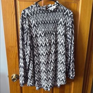 #16 - LuLaRoe Black and White Zigzag Blouse